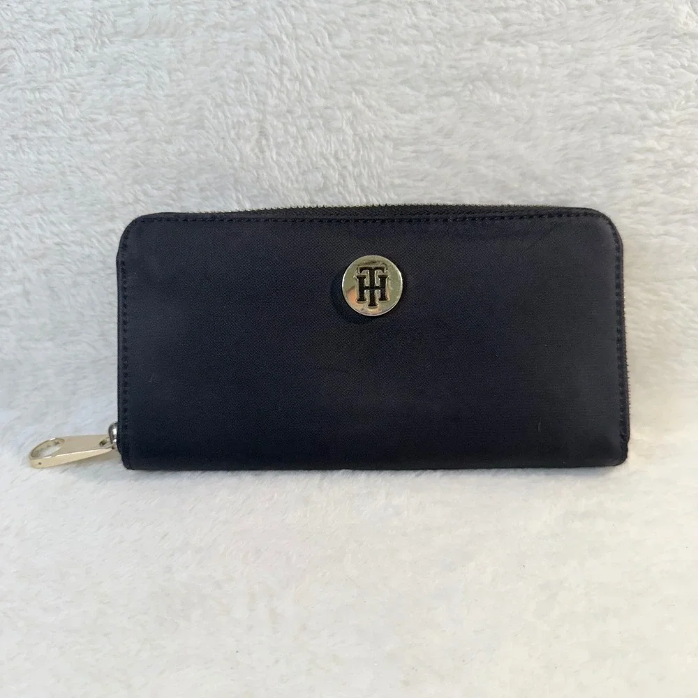 Tommy Hilfiger Zip Around Wallet Womens OS Black Excellent Nylon Gold Logo